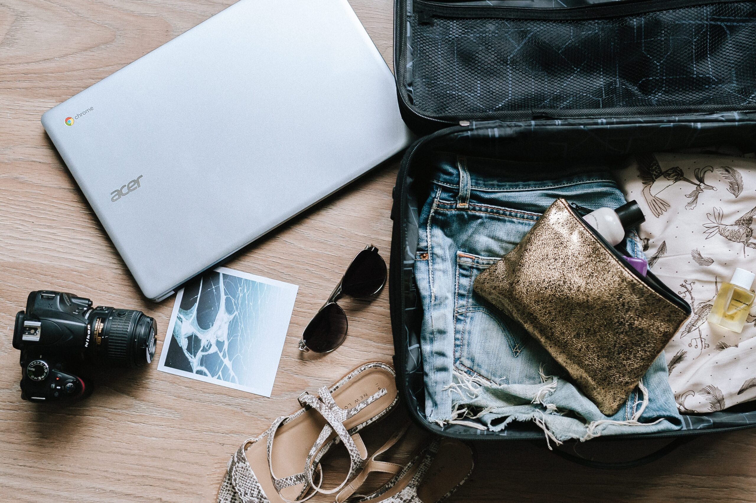 Top 8 Minimalist Packing Tips And Hacks For Traveling Abroad
